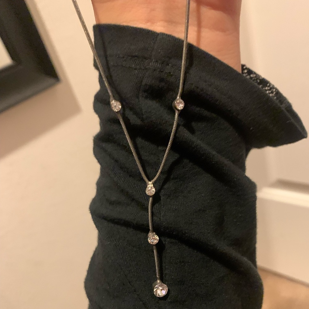 Dark grey necklace with hanging rhinestones 🖤🤍